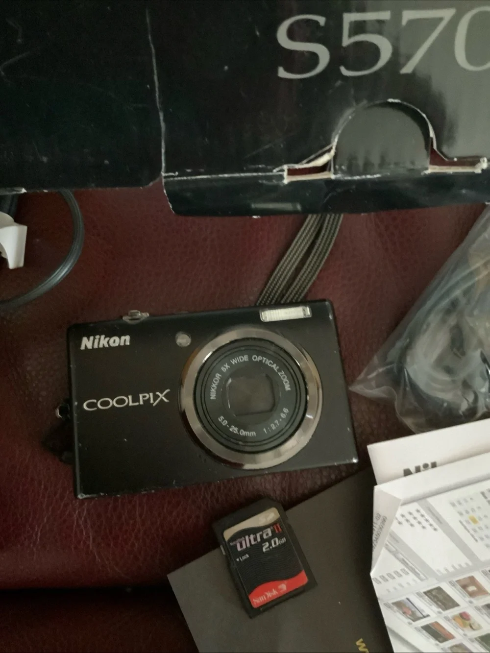 Nikon Coolpix S570 digital camera complete + SD card. Cosmetic scratches present